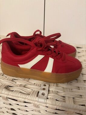 Primark sneakers good condition size 7
